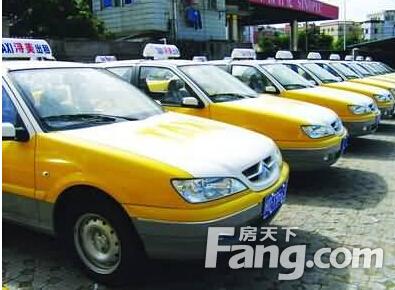 [提要]晨报讯(记者 雷妤)今年8月,预计有425辆出租车完成报废更新.